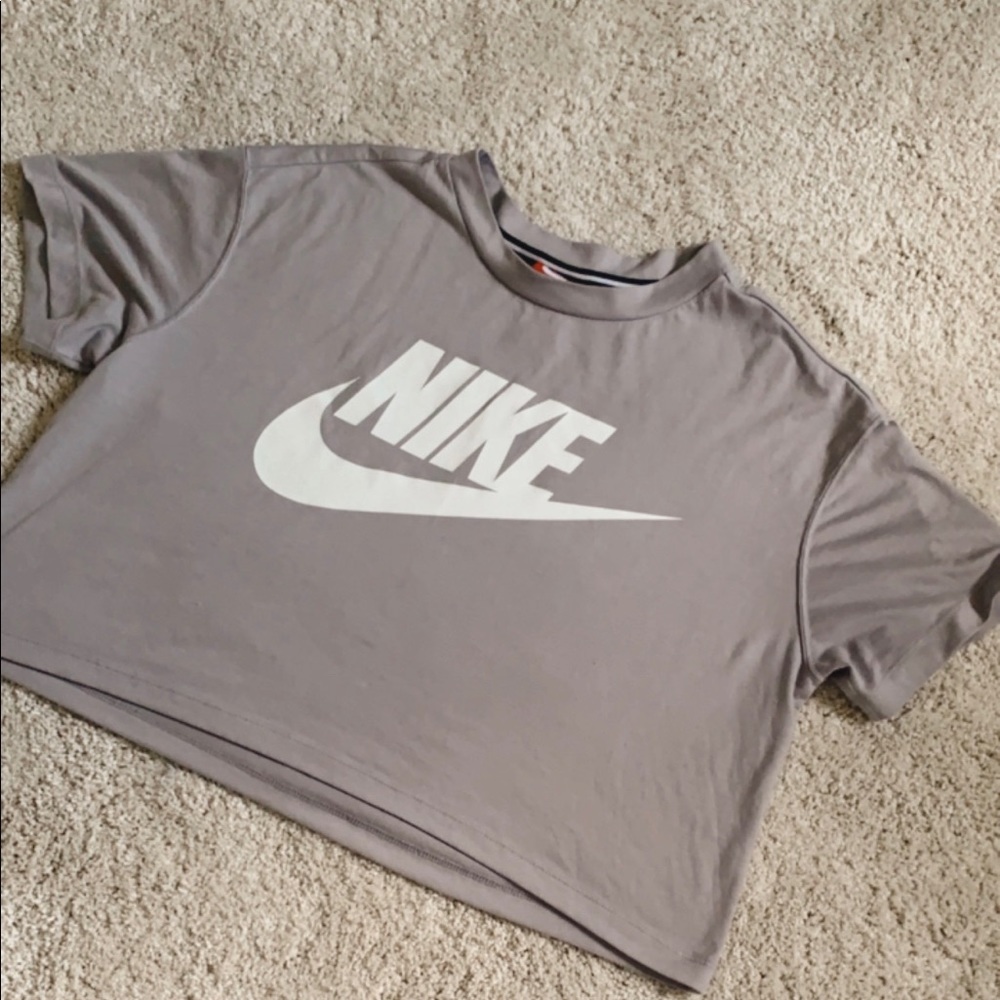 cropped Nike tee!